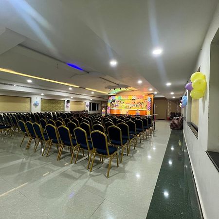 Varada Nagavali Hotel Srikakulam Kültér fotó