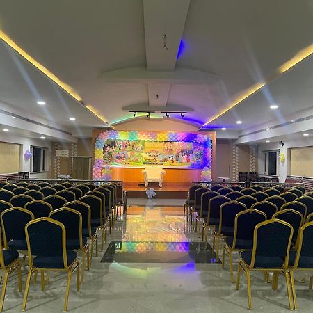 Varada Nagavali Hotel Srikakulam Kültér fotó