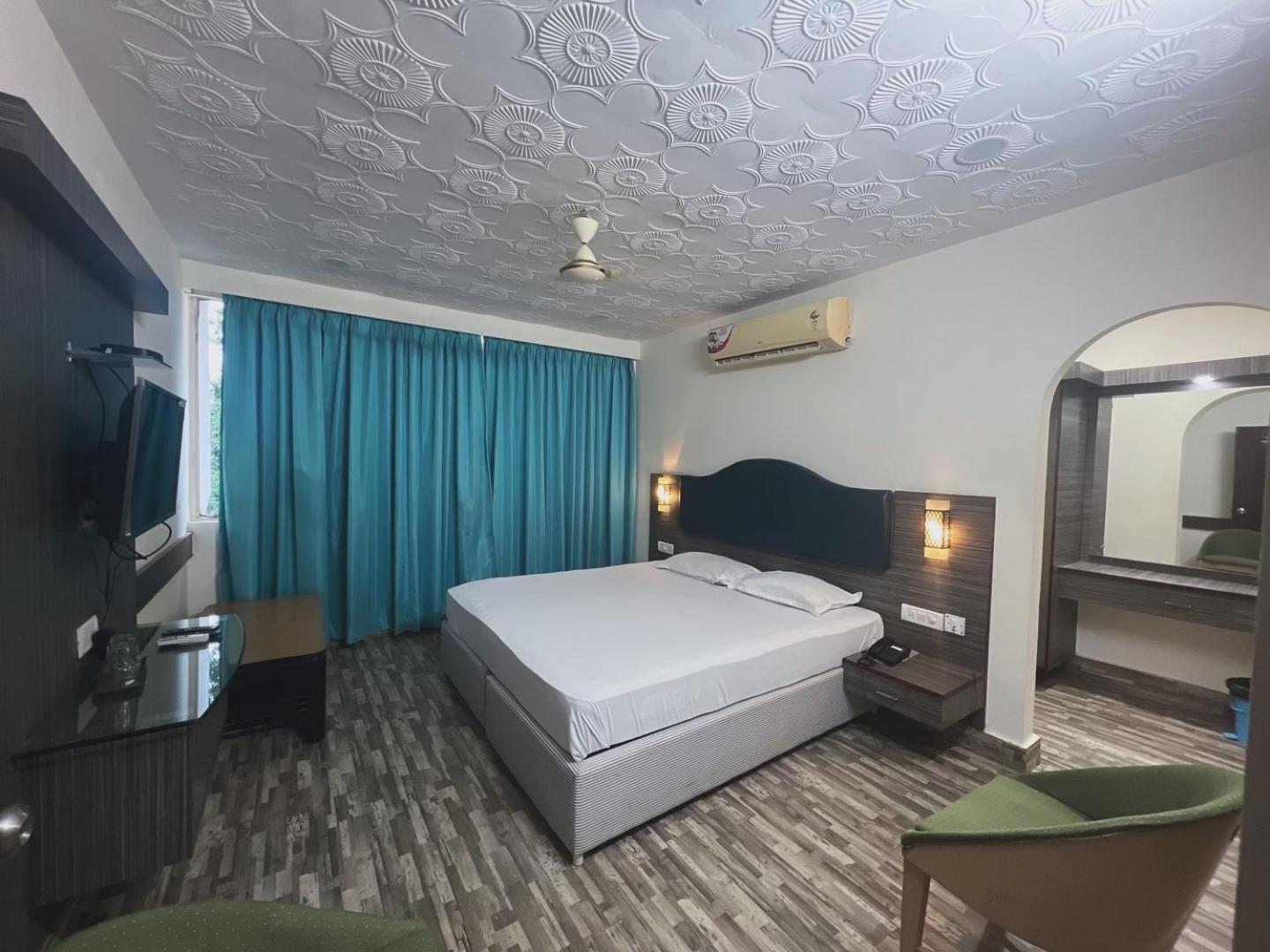 Varada Nagavali Hotel Srikakulam Kültér fotó