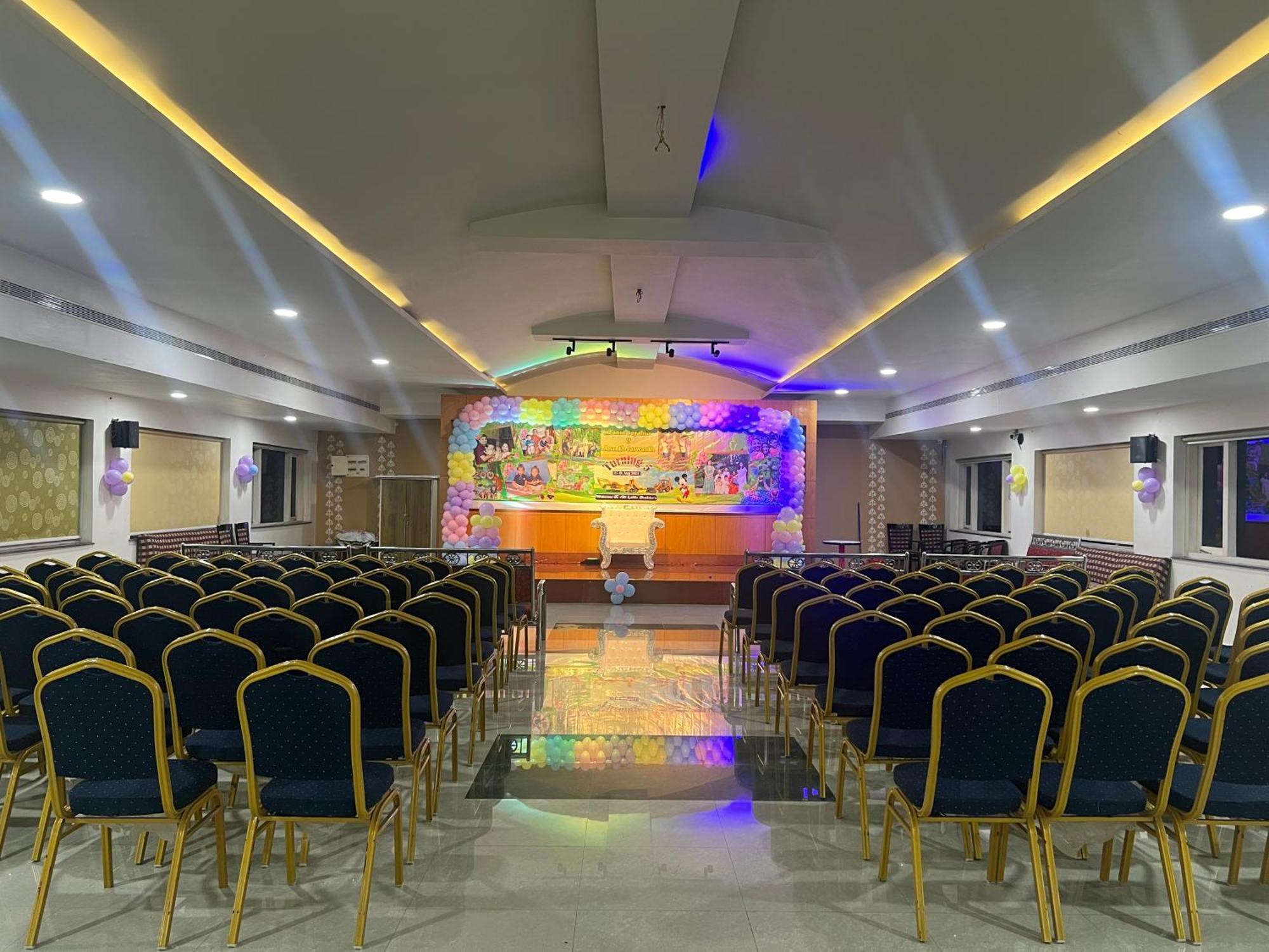 Varada Nagavali Hotel Srikakulam Kültér fotó