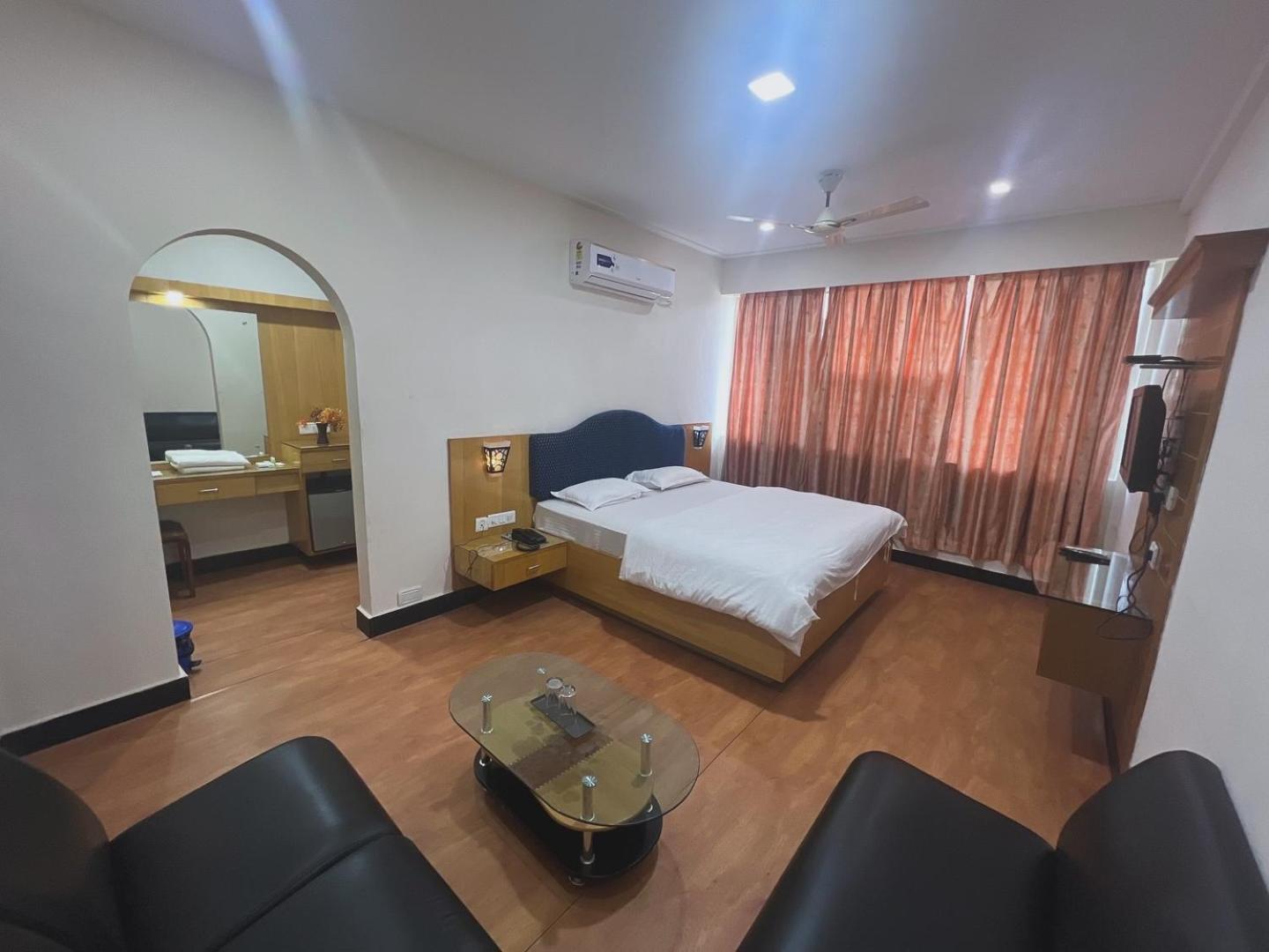 Varada Nagavali Hotel Srikakulam Kültér fotó