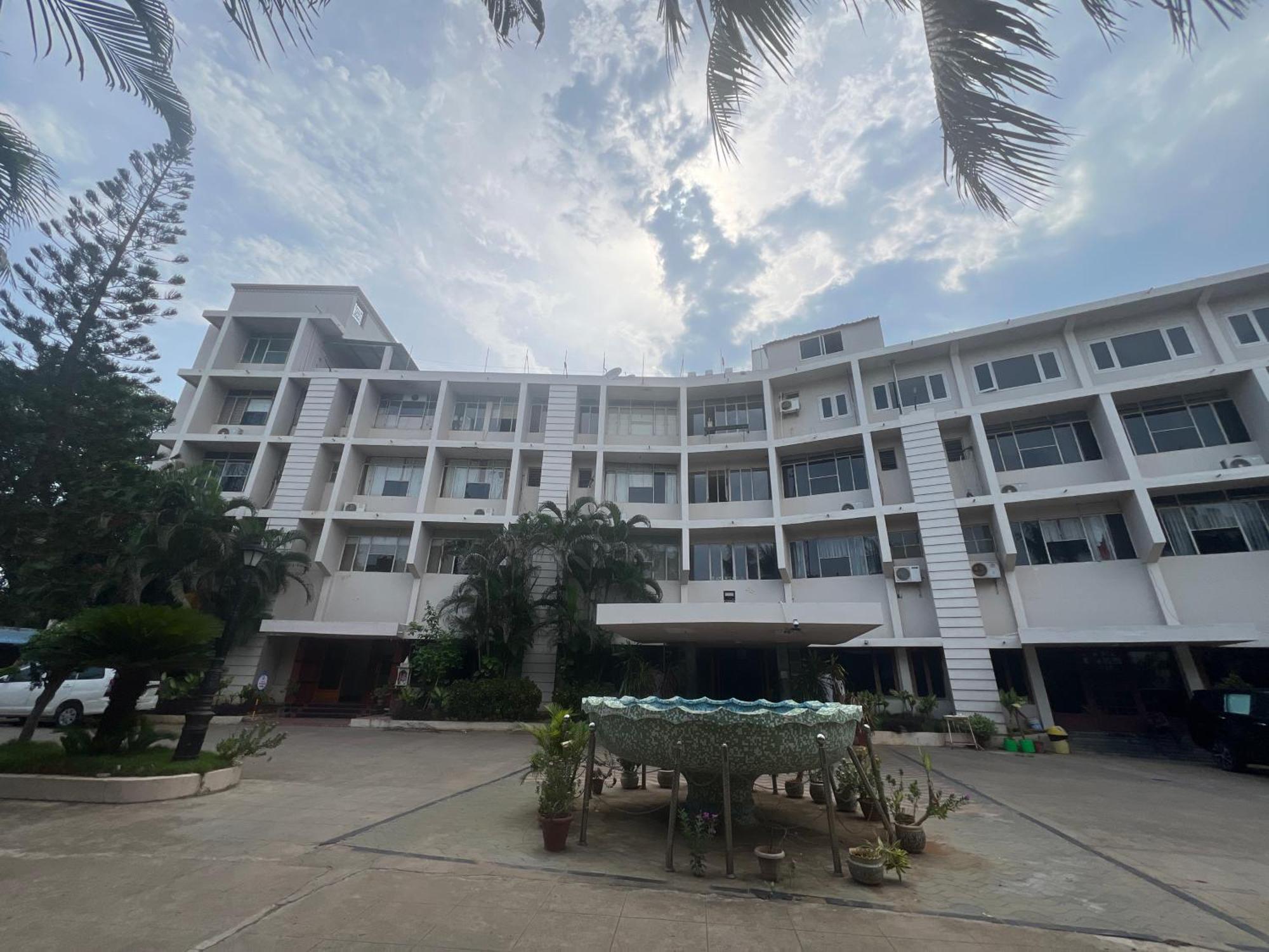 Varada Nagavali Hotel Srikakulam Kültér fotó