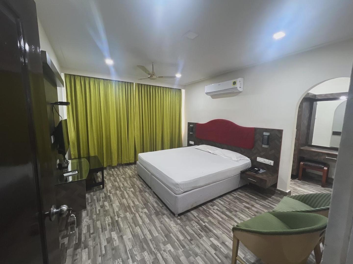 Varada Nagavali Hotel Srikakulam Kültér fotó