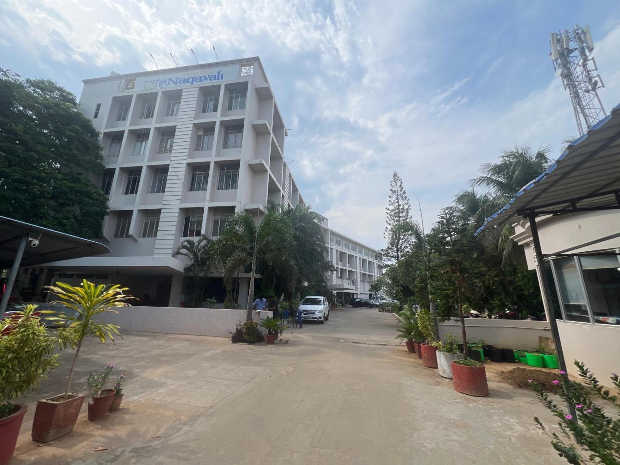 Varada Nagavali Hotel Srikakulam Kültér fotó