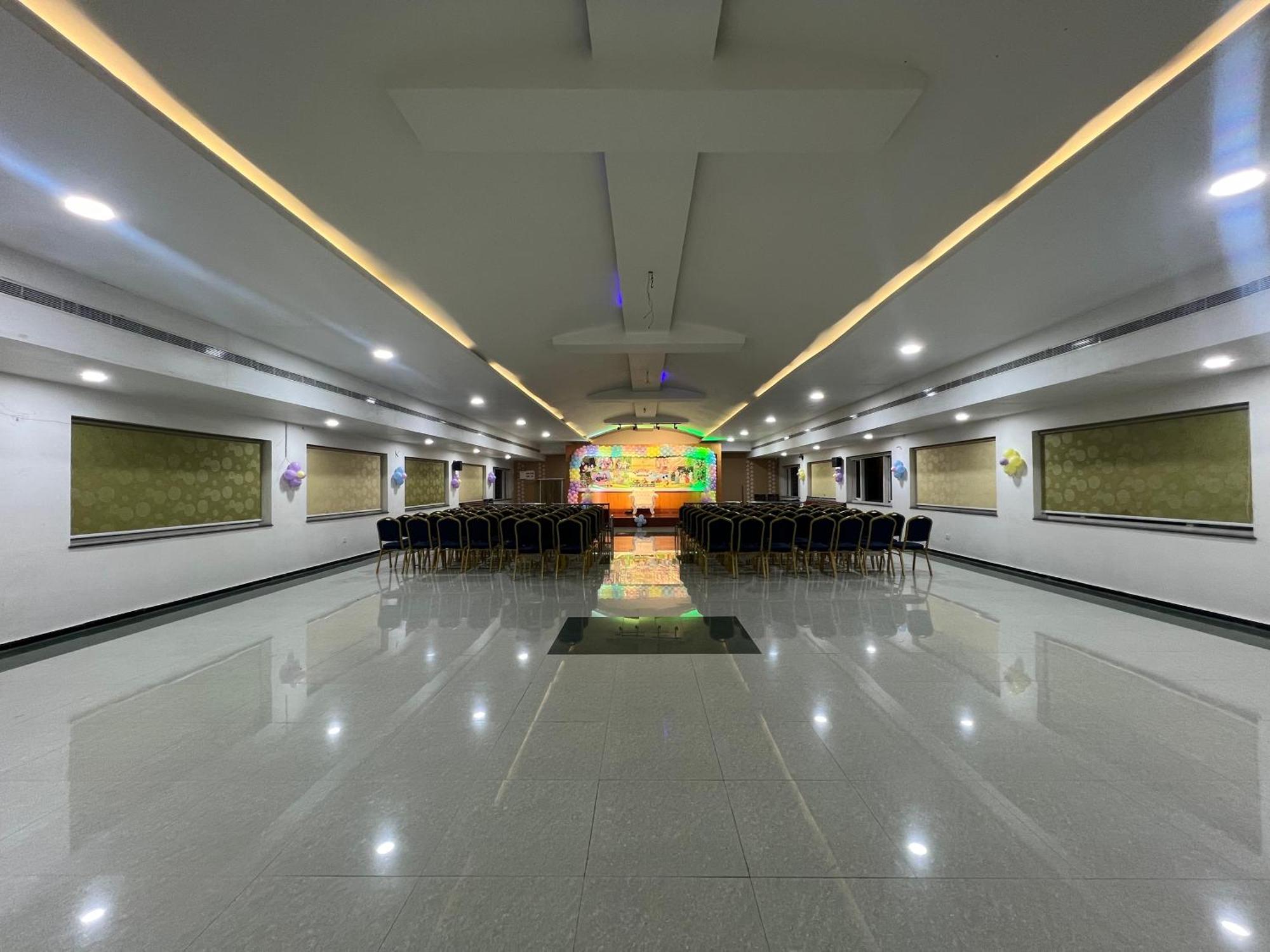 Varada Nagavali Hotel Srikakulam Kültér fotó